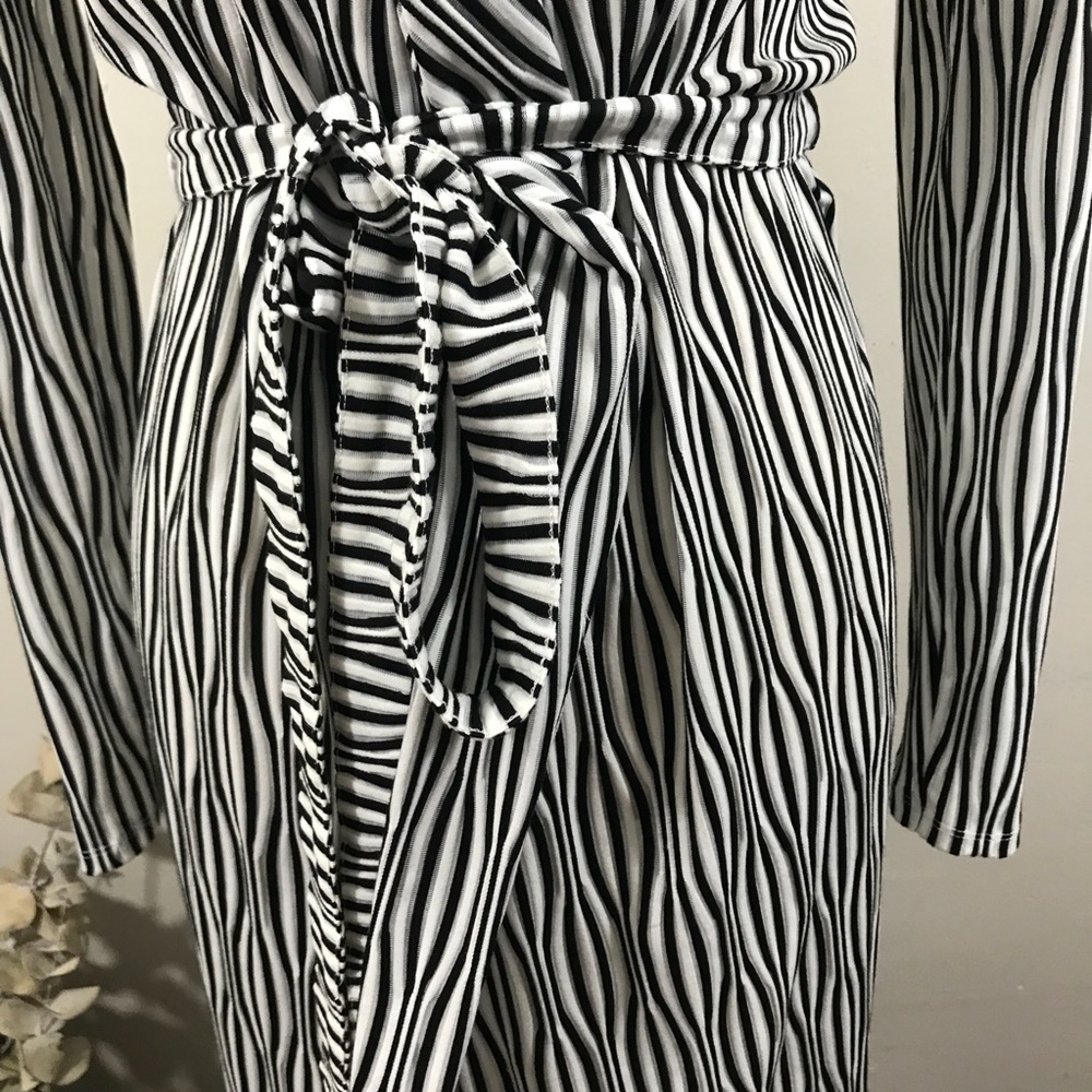 Zara Wrap Dress - Picture 5 of 7